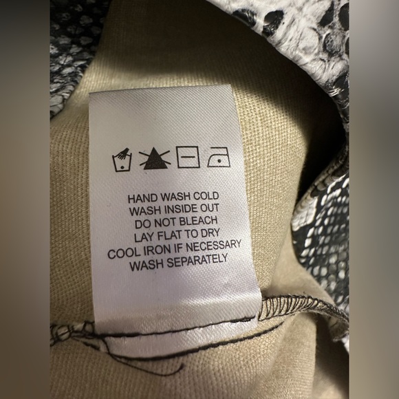 Superdown Cassandra Snake Mini Skirt in Gray Multi- Large - Picture 7 of 8